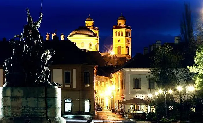 Csillagfeny * 埃格尔